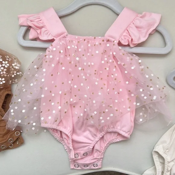 Bailey’s Blossoms 0-3 month bundle - Picture 4 of 5